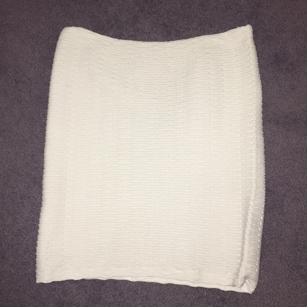 Fitted pencil skirt